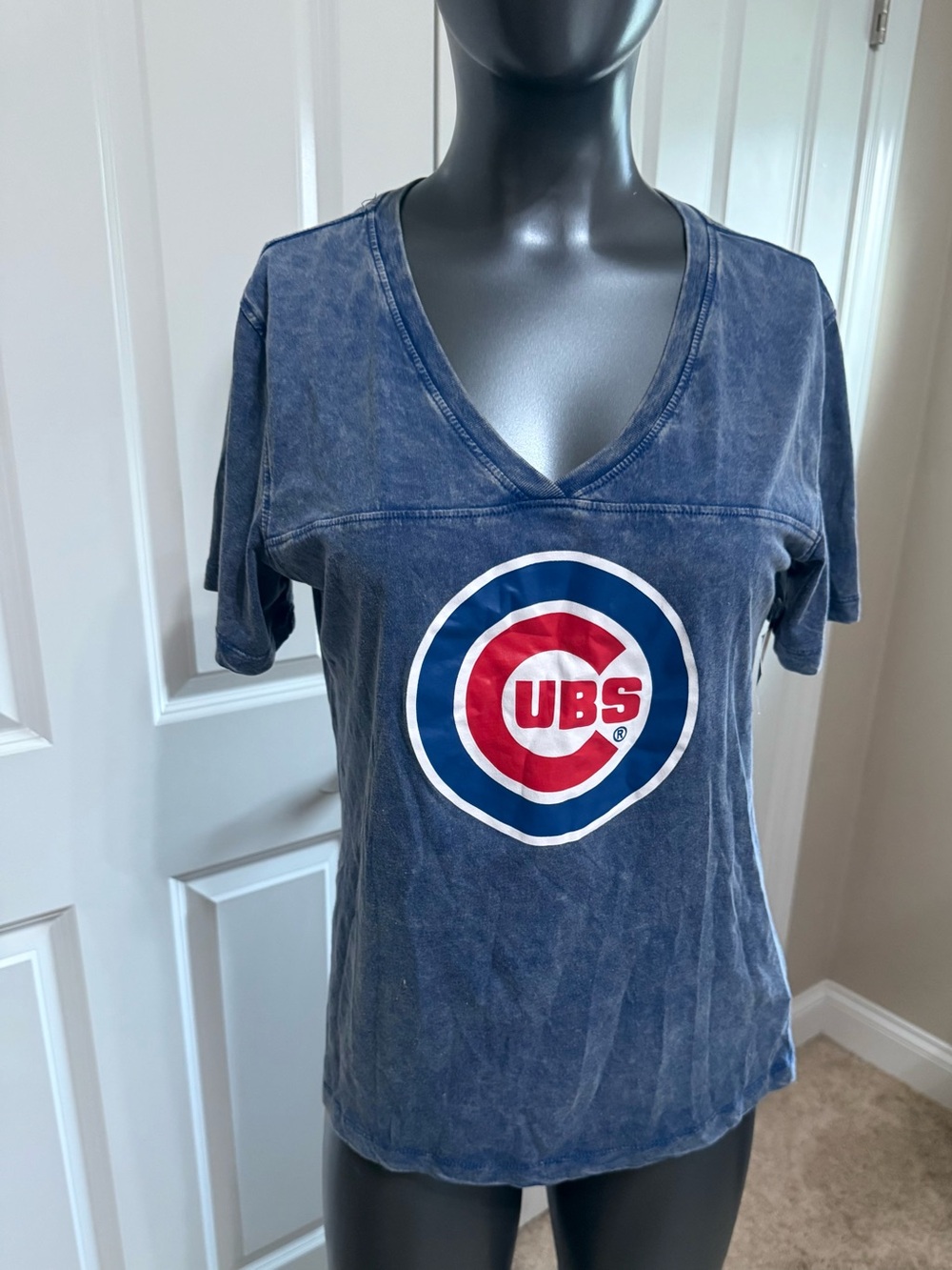 Women’s Navy V-Neck Cubs Graphic Tee